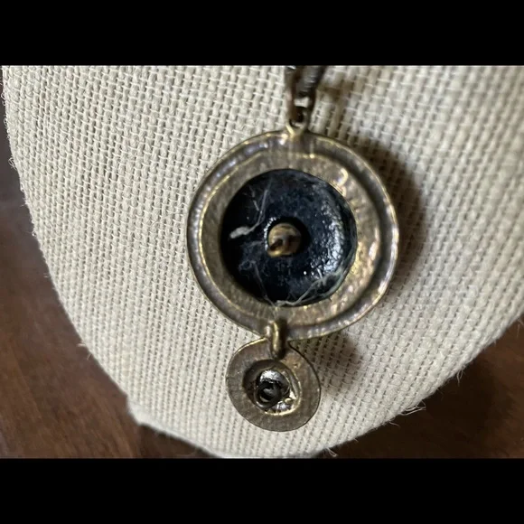 Grandmas Button Necklace - Picture 4 of 4